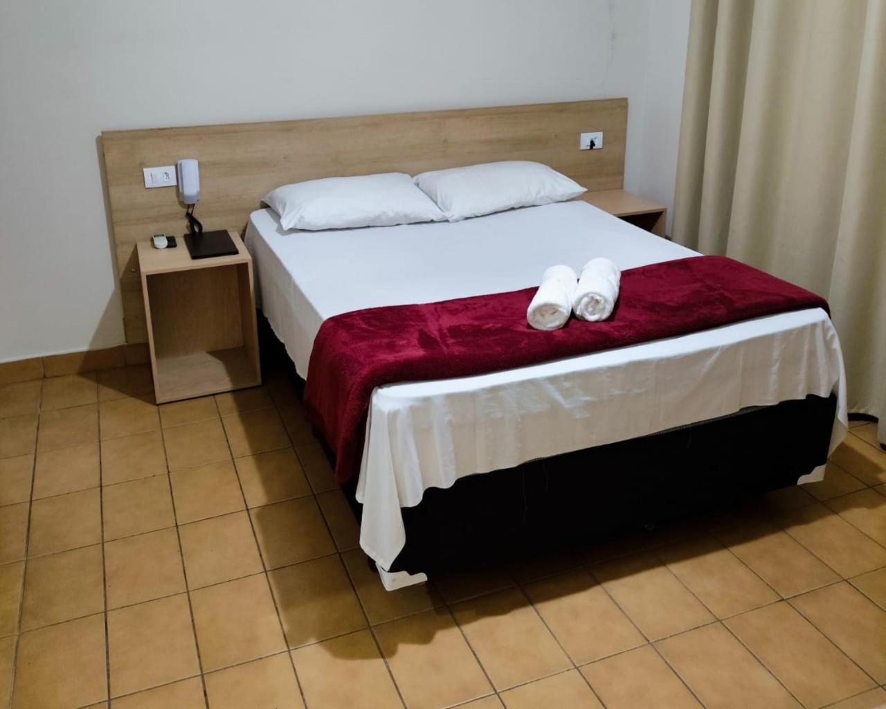 Hotel Novo Mexico กัวรูยุส ภายนอก รูปภาพ