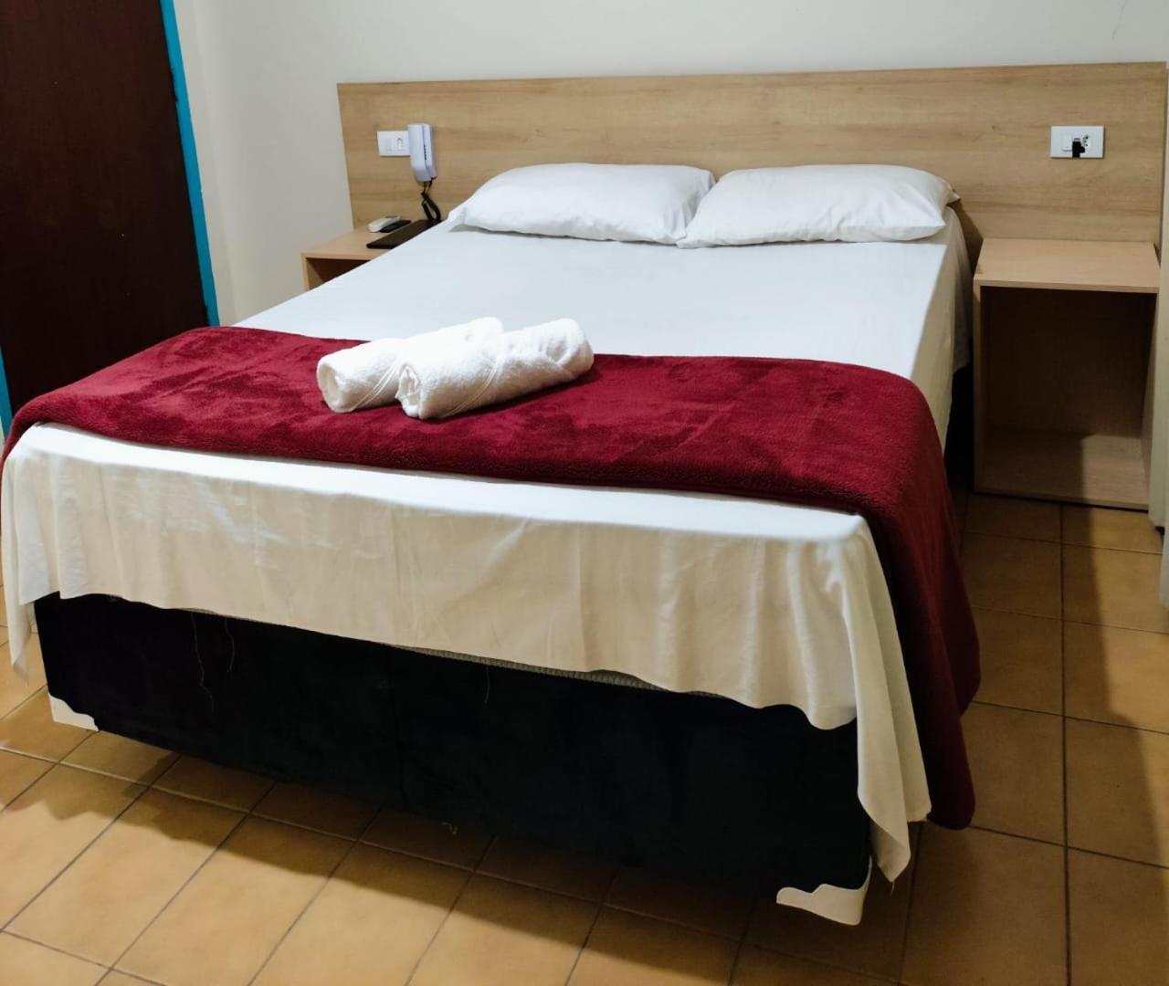Hotel Novo Mexico กัวรูยุส ภายนอก รูปภาพ